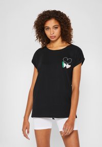 Mister Tee KICKS LOVE - Marškinėliai su spaudiniu - black
