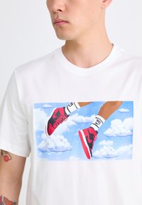 Jordan CREW - Tricou cu imprimeu - white