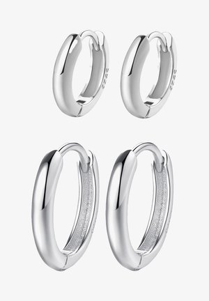 Orecchini a cerchio in argento con un design liscio e arrotondato. Mostrati in due dimensioni: piccola e grande, con una finitura lucida e una chiusura a cerniera visibile.