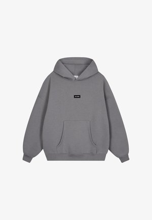 Pelēks kapuci krekls ar priekšējo kabatu, ribotām piedurknēm un apakšmalu. Uz krūtīm ir neliela melna birka ar tekstu.