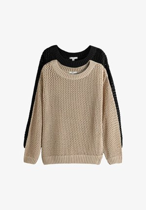 Zwei langärmlige, gestrickte Pullover mit offenem Gewebemuster, einer beige vorne und einer schwarz dahinter, auf weißem Hintergrund dargestellt.