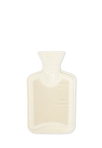 Botella de agua caliente de goma blanca con una superficie acanalada, cuello cónico y bordes redondeados, diseñada para la retención de calor y comodidad.