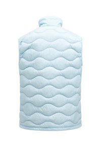 Hellblauer ärmelloser Puffer-Weste mit einem wellenmusternden Vorderteil, hohem Kragen und glatter, gesteppten Textur. Keine sichtbaren Hardwaredetails.