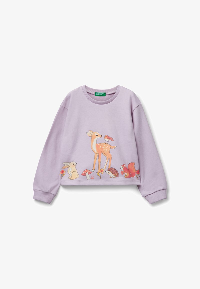 Fialová mikina se grafikou jelena, králíka, veverky a ježka, obklopenými houbami a květinami. Měkce padnoucí volný střih.