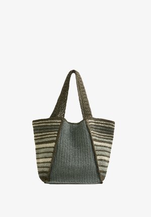 Sac en toile tissé avec un design rayé dans des nuances de vert et de beige, avec une laine texturée et deux poignées robustes.