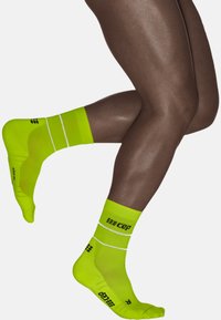 CEP REFLECTIVE MID CUT SOCKS MEN - MADE IN GERMANY - Calze sportive - neon yellow