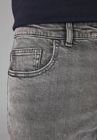 Next CLASSIC STRETCH - Blugi drepți - grey washed