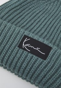 Karl Kani SIGNATURE FISHERMAN BEANIE UNISEX - Căciulă - patrol