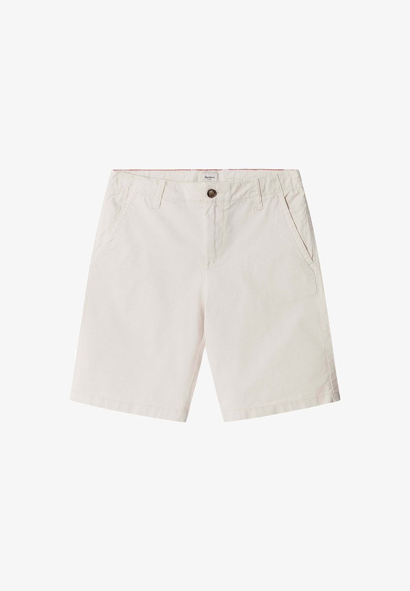 Shorts décontractés blanc cassé avec poches avant, passants pour ceinture et fermeture à bouton marron sur un fond blanc uni.