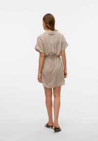 Vero Moda VMBUMPY SHORT - Skjortekjole - brown lentil