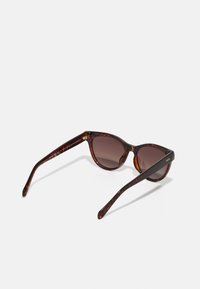 Fossil FOS 3172/S - Ochelari de soare - havana