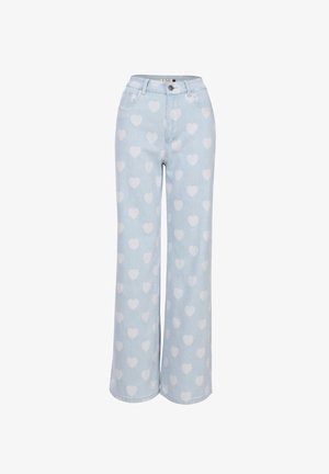 Lichtblauwe jeans met hoge taille en wijde pijpen, met witte hartjespatronen, knoop- en ritssluiting, voor- en achterzakken.