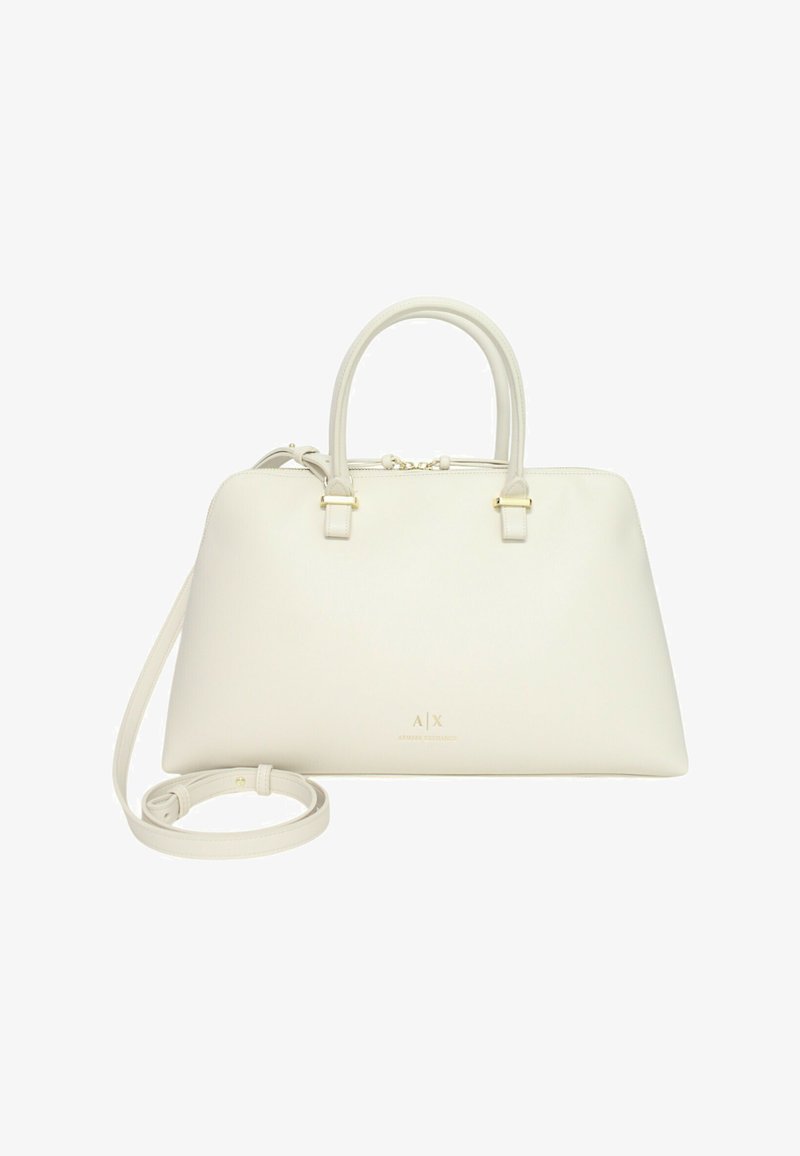 Borsa in crema con texture, due manici superiori, tracolla removibile, dettagli in hardware dorato e logo in rilievo sul frontale.