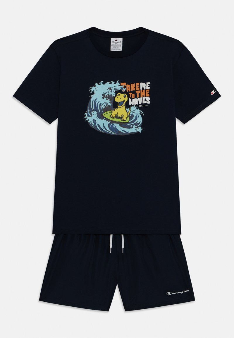 Jūrinis trumpomis rankovėmis marškinėliai su geltonu padaru, besurfinguojančiu bangą, kartu su derančiais šortais su elastinga juosmeniu.