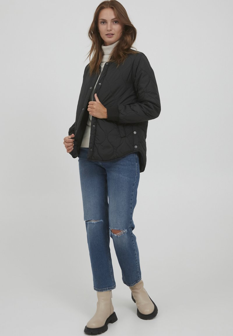 Damen Leichte Jacken | b.young BYCANNA SHORT JACKET Übergangsjacke black/black denim - SW68961 Damen Leichte Jacken | b.young BYCANNA SHORT JACKET Übergangsjacke black/black denim - SW68961