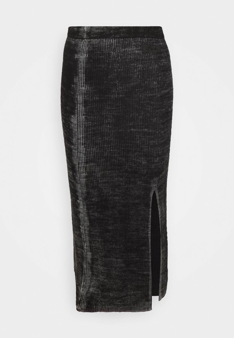 Jupe midi en velours noir avec une texture côtelée, présentant une fente sur le côté pour un détail supplémentaire et un design ajusté. Taille élastique incluse.