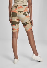 Urban Classics TECH CYCLE  - Rövidnadrágok - summerolive camo