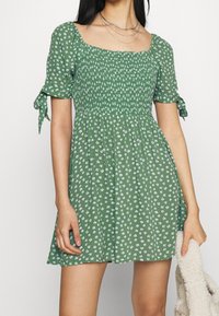 American Eagle Vapaa-ajan mekko - green