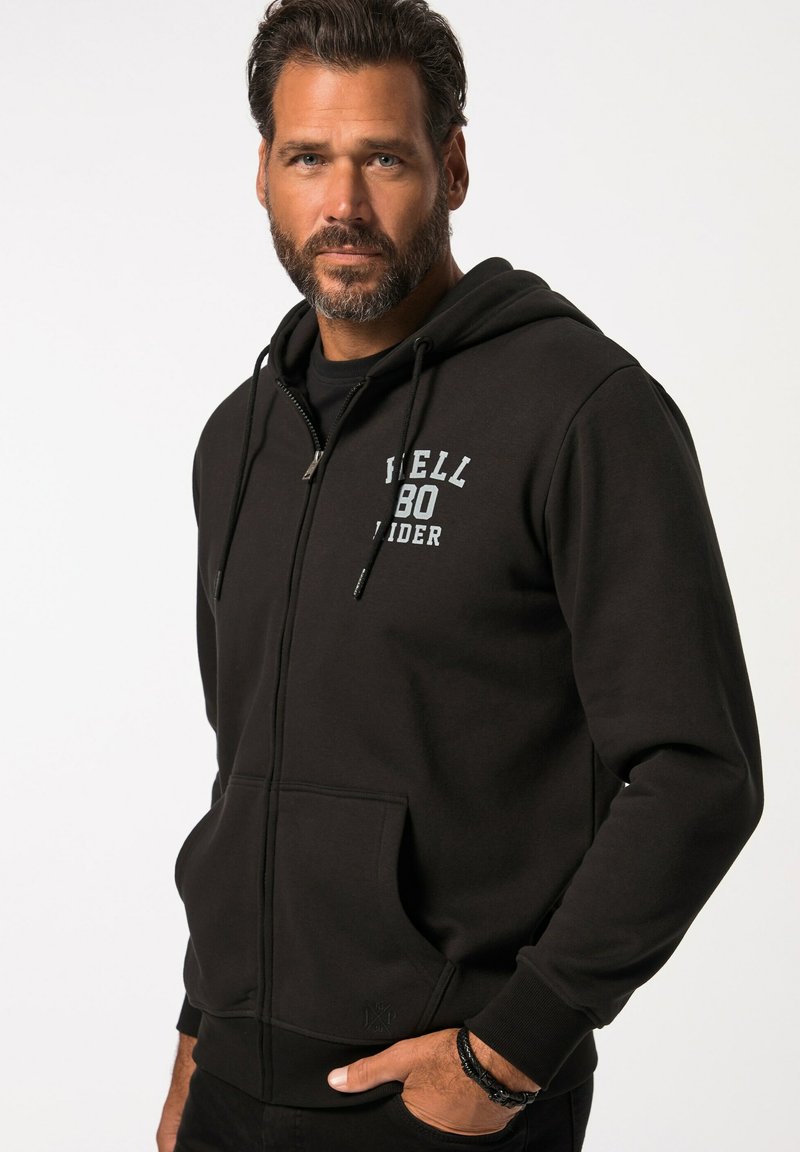 Felpa nera con zip realizzata in misto cotone, con tasca anteriore a marsupio, cappuccio con cordino e testo azzurro chiaro sul petto.