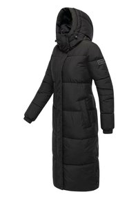 Lang sort pufferjakke med hætte, der har et kviltet design, elastiske manchetter, sidelommer og logoaccent på ærmet.