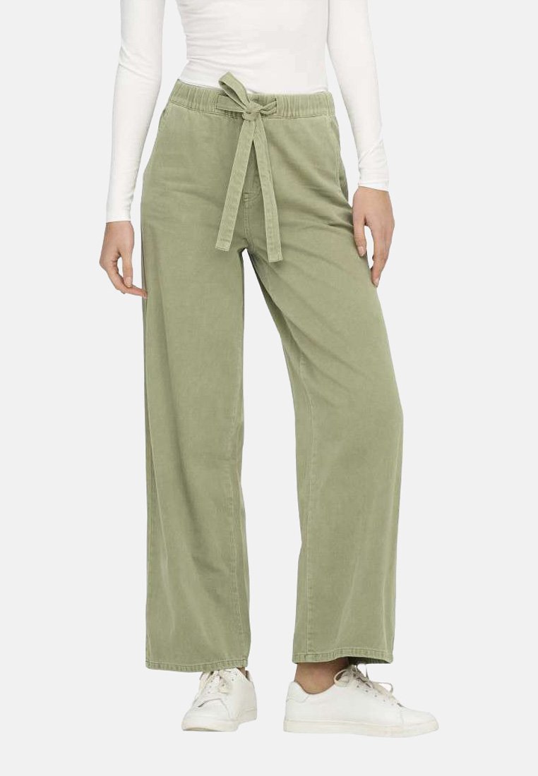 Pantaloni a gamba larga verde chiaro realizzati in tessuto morbido, con una vita alta e un laccio, texture liscia e design minimalista.