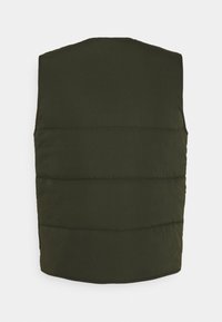 Grüne gesteppte Weste mit rundem Ausschnitt, versehen mit horizontalen Steppnähten und glatter Oberfläche. Keine sichtbaren Verschlüsse oder Taschen.