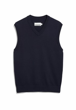 Marineblauwe, mouwloze v-hals trui gemaakt van zacht breimateriaal met geribbelde randen en een klein logo op de borst. Eenvoudig ontwerp, zonder patronen.