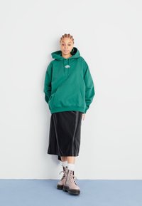 The North Face ESSENTIAL OVERSIZED HOODIE - Mikina - evergreen