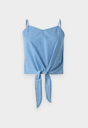 Top scurt din denim de culoare albastră deschisă, cu bretele subțiri ajustabile, detaliu cu nod răsucit în față și o textură netedă.