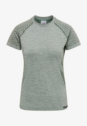 Grøn meleret T-shirt med korte raglanærmer og struktureret mønster på skuldrene. Har rund hals og et logo på kanten.