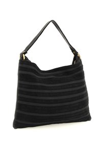 Borsa a tracolla in tessuto nero con texture a coste orizzontali, un'unica tracolla e dettagli in metallo dorato. Chiusura con cerniera nella parte superiore.