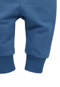 Blauwe katoenen joggingsbroeken met ribgebreide manchetten en een zachte textuur, met een ontspannen pasvorm en zonder zichtbare patronen of hardwaredetails.