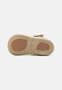 Petit Nord Copenhagen BABY SCALLOP T-BAR UNISEX - Tøfler - goldie