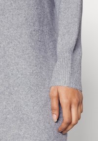 Vero Moda Petite VMDOFFY HOOD DRESS  - Vestido de dia -  grey/ melange