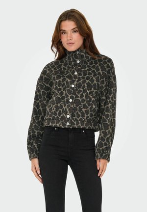 Veste courte à imprimé léopard en gris et noir, avec un col haut, une fermeture à boutons à l'avant et des manches longues avec des poignets côtelés.