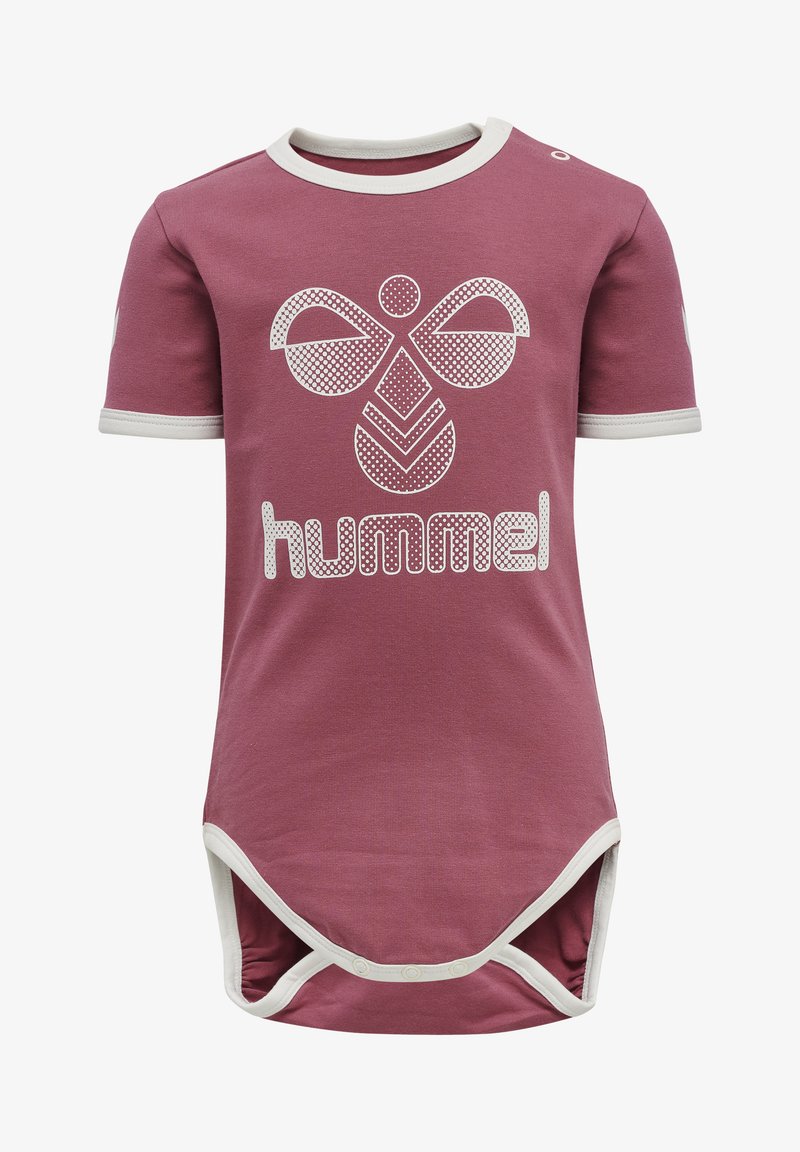 Krótki rękawek, fioletowy body z białymi akcentami, z dużym graficznym wzorem i zapięciami na zatrzaski na dole, co ułatwia ubieranie.