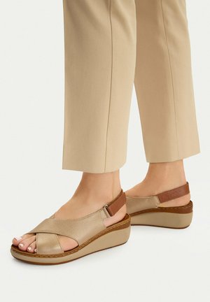 Lasocki, LASOCKI WOMEN'S SANDALS BEIGE - Sandali con zeppa - beige