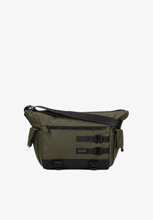 Messengerbag in olijfgroen gemaakt van duurzaam stof, met verstelbare bandjes, zijvakken en een zwarte onderzijde. Voorzien van een ritsvak.