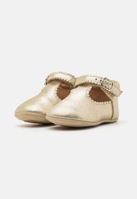 Petit Nord Copenhagen BABY SCALLOP T-BAR UNISEX - Tøfler - goldie