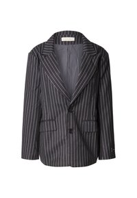 Svart pinstripe-blazer laget av stoff med glatt tekstur; har en hakket krage, to frontlommer og lukking med enkelt knapp.