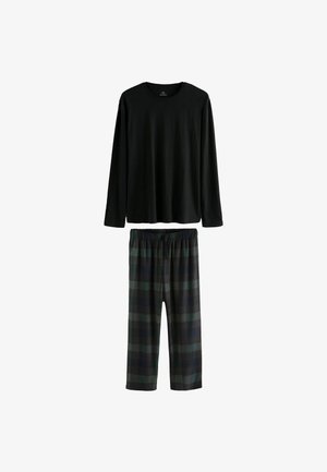 Sort langærmet top parret med bukser i ternet mønster i mørkegrøn og grå, der har elastisk talje og en afslappet pasform.