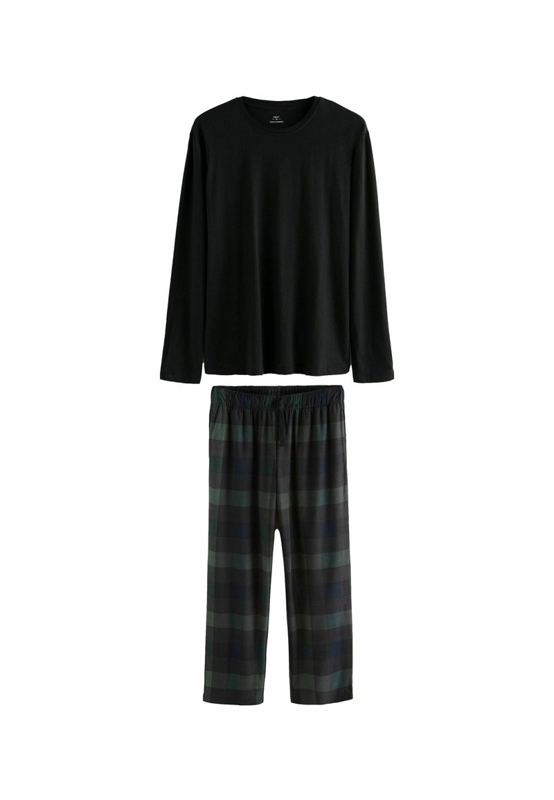 Top negro de manga larga combinado con pantalones de estampado de cuadros en verde oscuro y gris, con una cinturilla elástica y un corte holgado.
