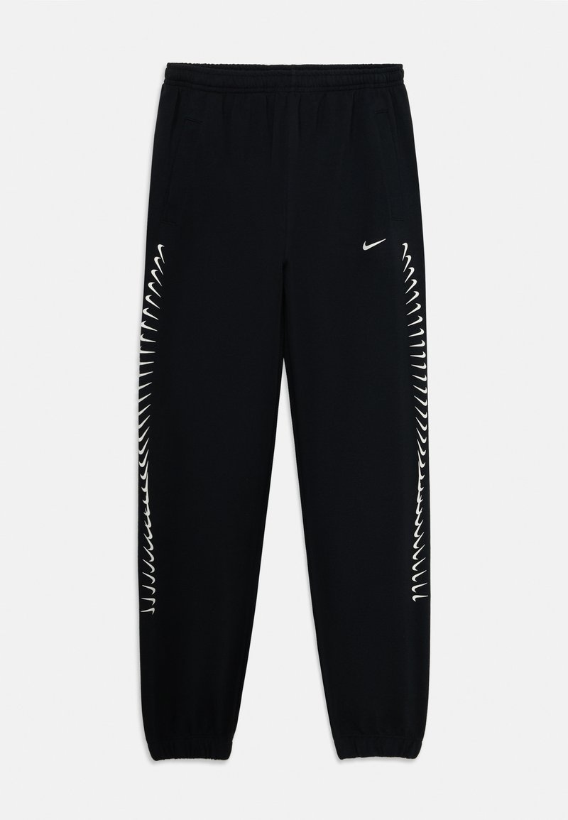 Črne Nike trenirke z elastičnim pasom, stranskimi žepi in belim cikcakom vzdolž zunanjih šivov. Manšete na gležnjih.