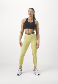 Nike Performance 365 - Leggings - saturn gold/white