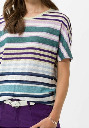 Haut à manches courtes rayé présentant des couleurs vert, violet, bleu et blanc. Fabriqué en tissu léger avec une coupe décontractée.