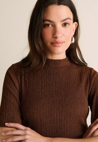 Next TEXTURED RUCHED HIGH NECK - REGULAR FIT - Velika haljina - rust brown