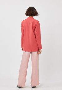 Minimum TARA - Lühike jakk - mineral red