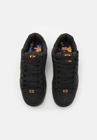 Globe TILT - Sapatilhas de skate - black/clay