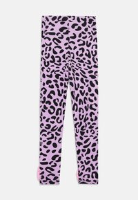 Lilla leggins med svart leopardmønster, laget av elastisk stoff, med en tettsittende passform og lett tekstur.
