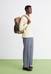 The North Face BASE CAMP FUSE BOX - Ruksak - latte/smokey brown
